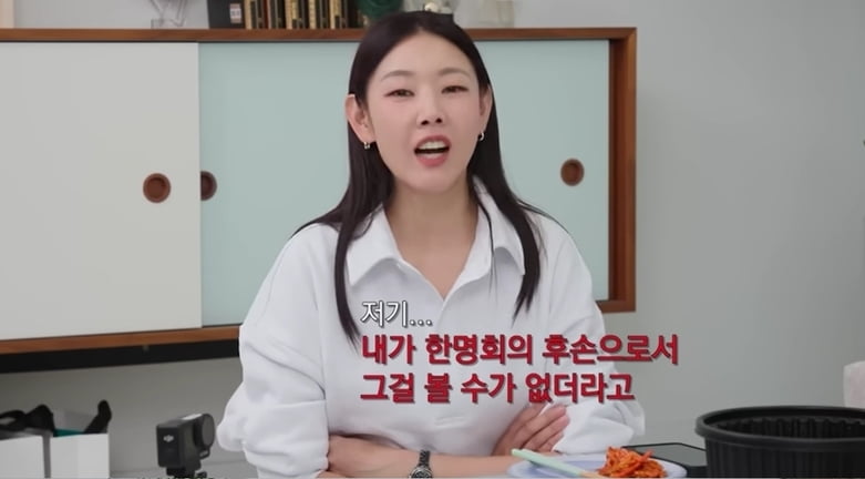 노란 수영복에 섹시한 몸매 어필하는 존예 처자
