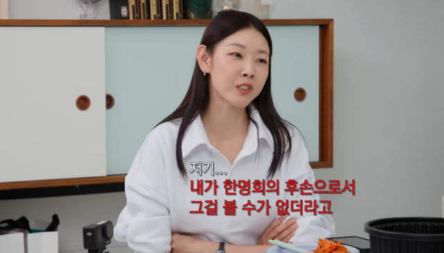 노란 수영복에 섹시한 몸매 어필하는 존예 처자