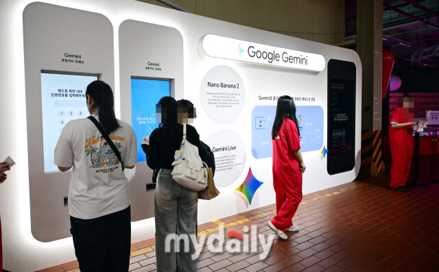 Visitors exploring the experience zone at 'YouTube Fan Festa Korea 2026' held at S-Factory in Seongsu-dong, Seoul on the 15th.
