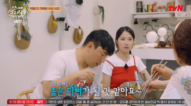 노란 수영복에 섹시한 몸매 어필하는 존예 처자