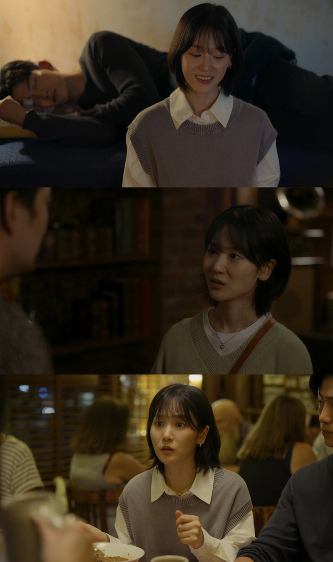 노란 수영복에 섹시한 몸매 어필하는 존예 처자