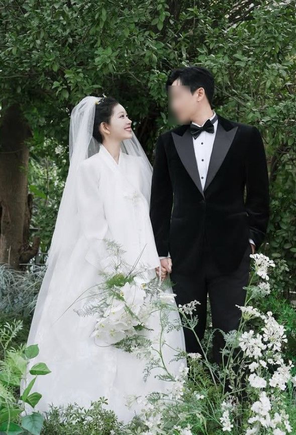 노란 수영복에 섹시한 몸매 어필하는 존예 처자