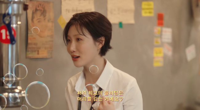 노란 수영복에 섹시한 몸매 어필하는 존예 처자