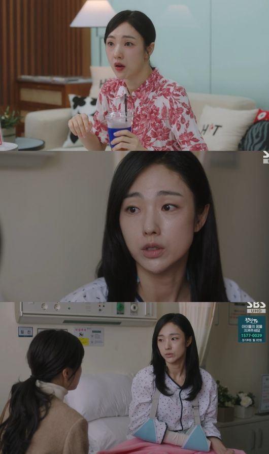 노란 수영복에 섹시한 몸매 어필하는 존예 처자