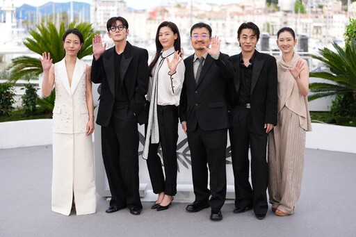 Actress Kim Shin-rok (from left), Ji Chang-wook, Jun Ji-hyun, Director Yeon Sang-ho, actor Koo Kyo-hwan, and Shin Hyun-bin attend the 'Gunche' photocall event at the 79th Cannes International Film Festival on the 15th (local time).