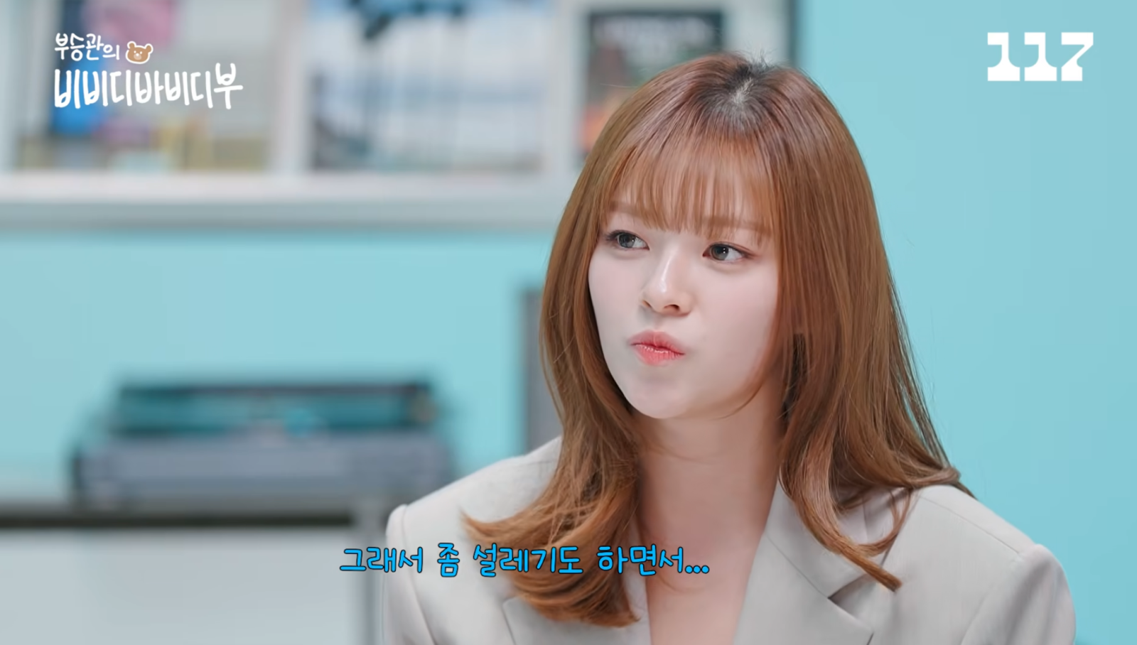 노란 수영복에 섹시한 몸매 어필하는 존예 처자