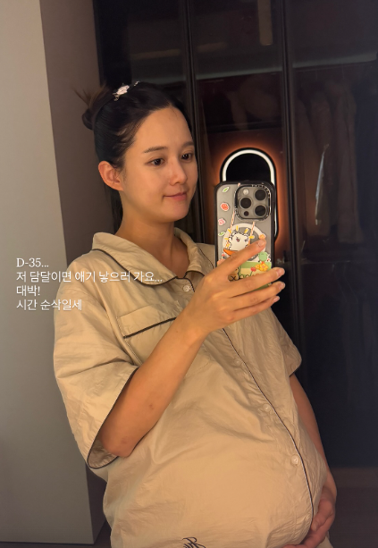 노란 수영복에 섹시한 몸매 어필하는 존예 처자