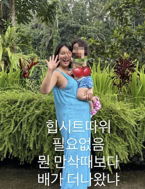 노란 수영복에 섹시한 몸매 어필하는 존예 처자