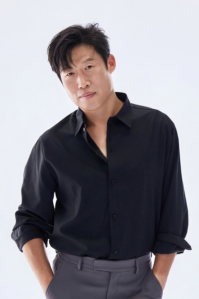 노란 수영복에 섹시한 몸매 어필하는 존예 처자