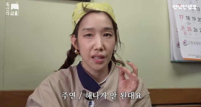 노란 수영복에 섹시한 몸매 어필하는 존예 처자