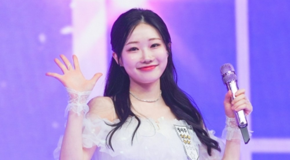 노란 수영복에 섹시한 몸매 어필하는 존예 처자