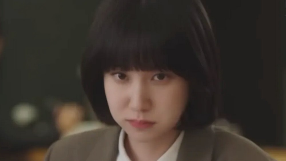노란 수영복에 섹시한 몸매 어필하는 존예 처자