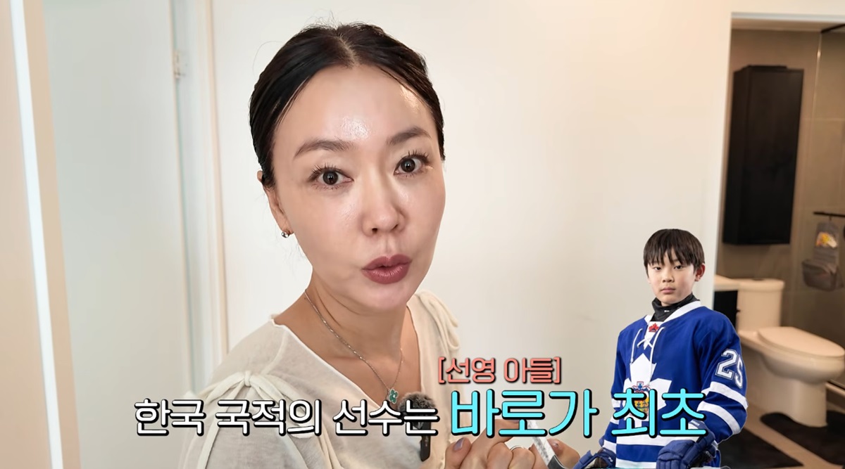 노란 수영복에 섹시한 몸매 어필하는 존예 처자