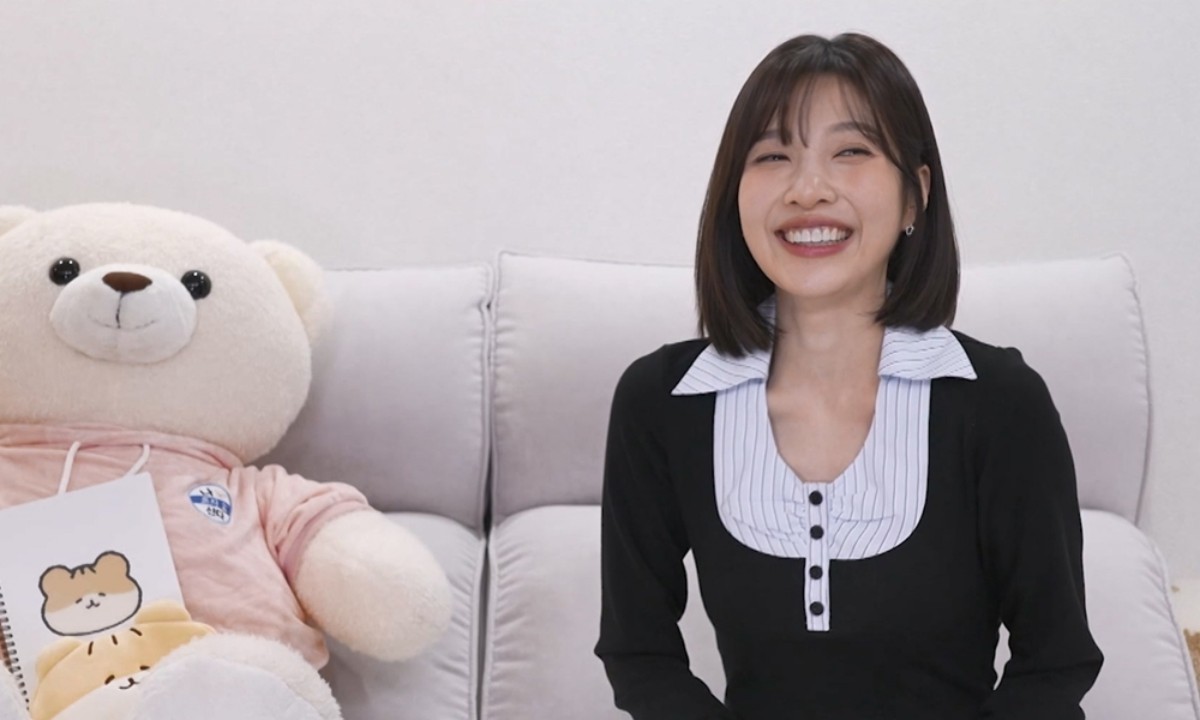 Red Velvet's Joy Unboxes Secret Stress-Relief Items: "Feels Like Being Inside a Cloud" on I Live Alone 3 I Live Alone