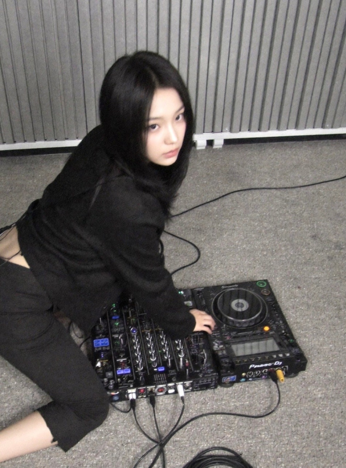 노란 수영복에 섹시한 몸매 어필하는 존예 처자