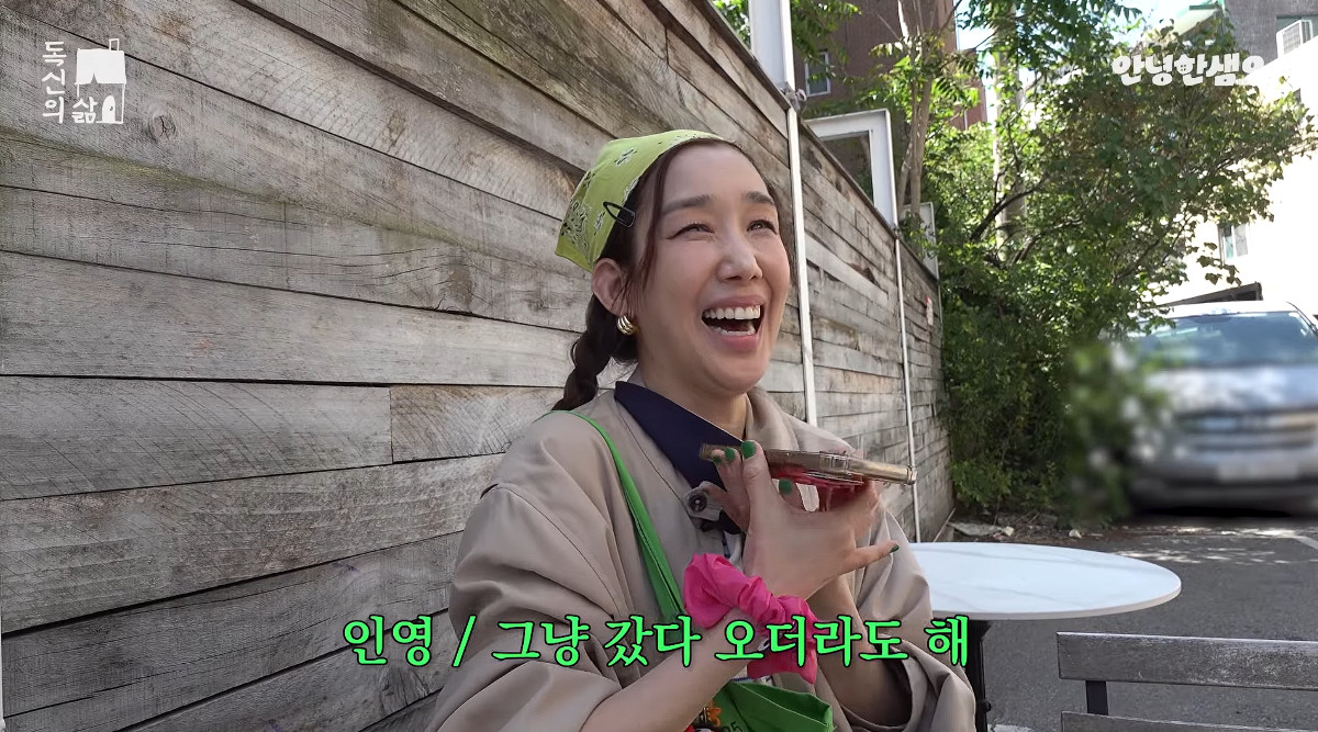 노란 수영복에 섹시한 몸매 어필하는 존예 처자