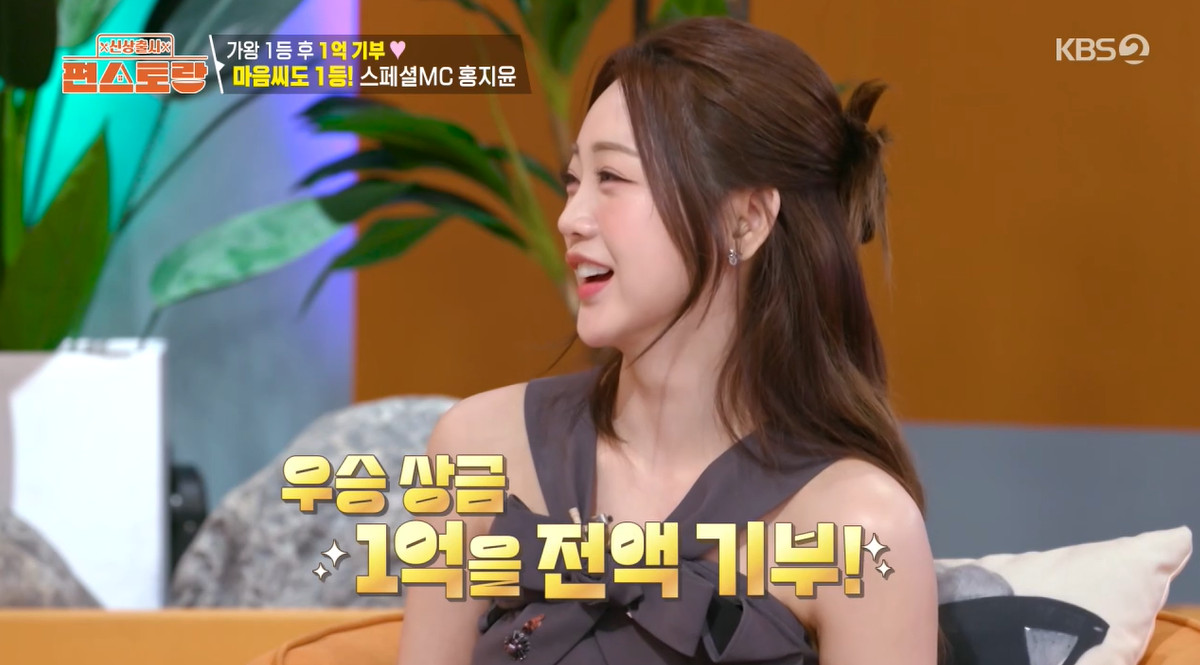 노란 수영복에 섹시한 몸매 어필하는 존예 처자