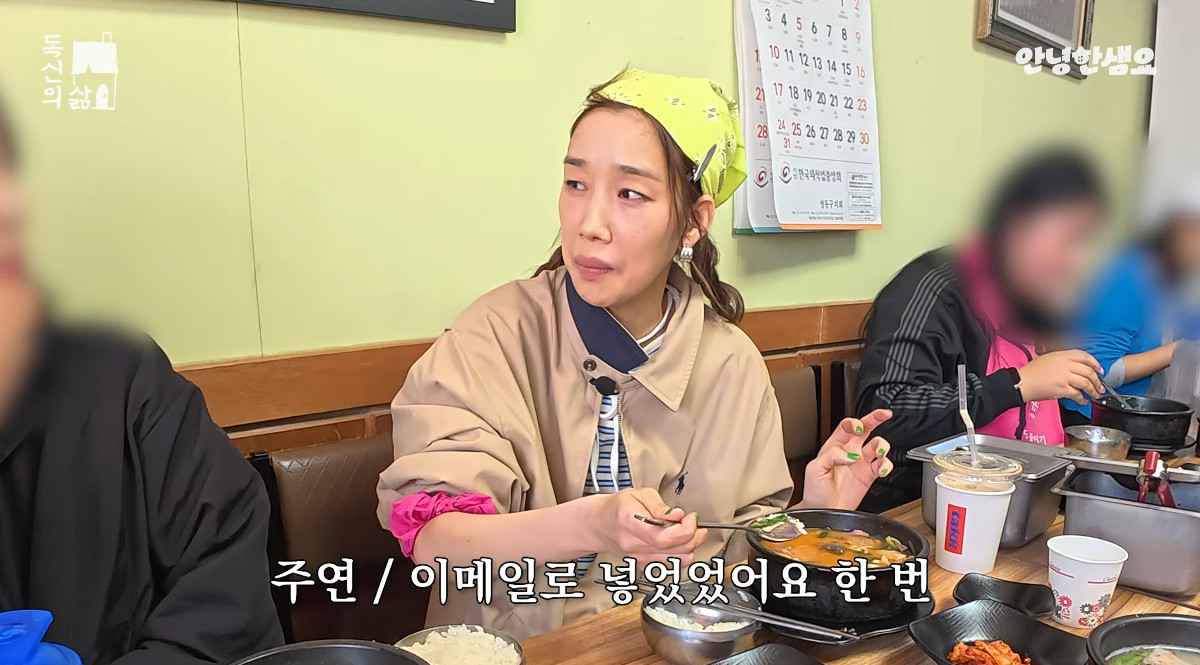 노란 수영복에 섹시한 몸매 어필하는 존예 처자