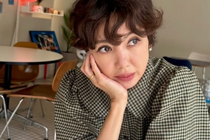 노란 수영복에 섹시한 몸매 어필하는 존예 처자