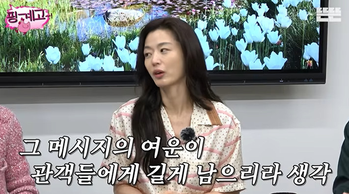 노란 수영복에 섹시한 몸매 어필하는 존예 처자