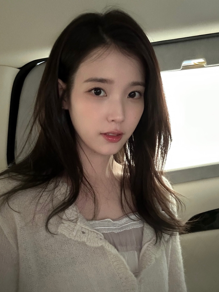 IU Spreads Love on Her Birthday with a Heartwarming 300 Million Won Donation! IU Spreads Love on Her Birthday with a Heartwarming 300 Million Won Donation!