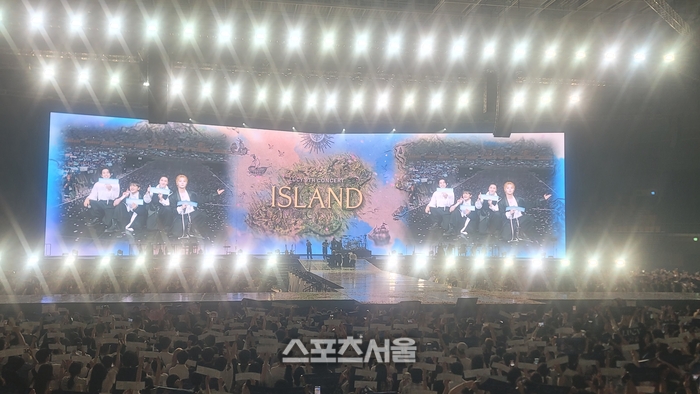 LUCY Packs Their First KSPO DOME! A Heartfelt Reunion as a Full Group with 'ISLAND' LUCY Packs Their First KSPO DOME! A Heartfelt Reunion as a Full Group with 'ISLAND'