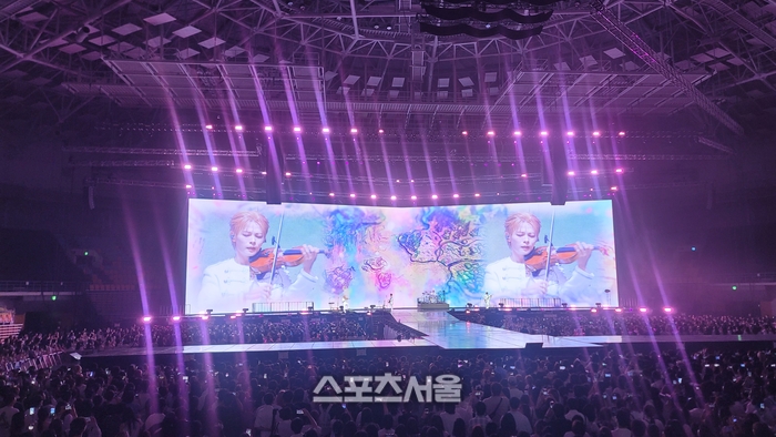 LUCY Packs Their First KSPO DOME! A Heartfelt Reunion as a Full Group with 'ISLAND' 5 Band LUCY performing at their KSPO DOME concert