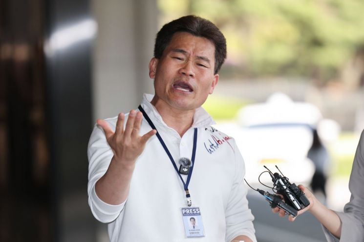 노란 수영복에 섹시한 몸매 어필하는 존예 처자