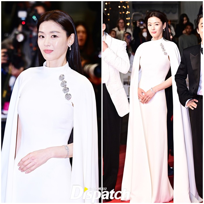 노란 수영복에 섹시한 몸매 어필하는 존예 처자