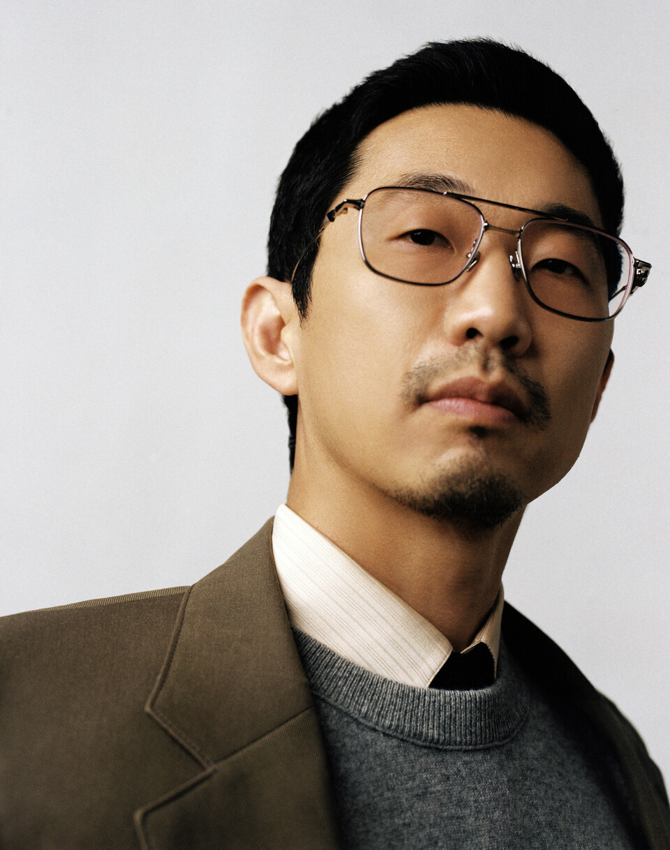 Director Lee Sung-jin, who directed 'Beef', is leading the trend of Korean diaspora content moving from the periphery to the center of global popular culture, along with movies like 'Minari' and the Netflix series 'K-Pop Demon Hunters'. / Photo provided by Netflix