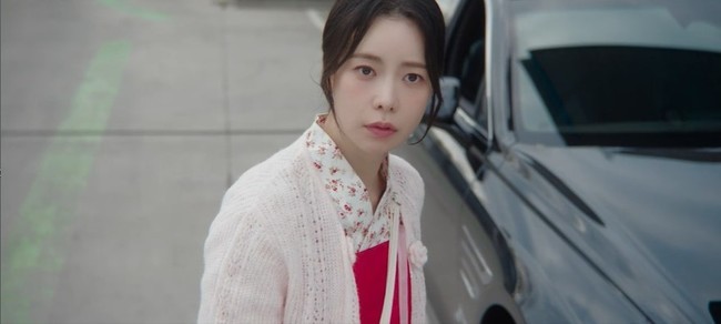 노란 수영복에 섹시한 몸매 어필하는 존예 처자