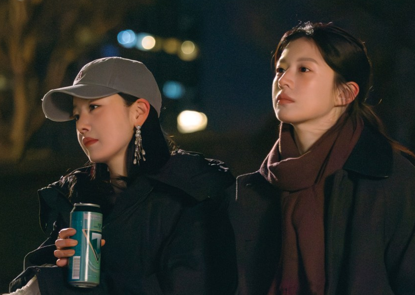 노란 수영복에 섹시한 몸매 어필하는 존예 처자