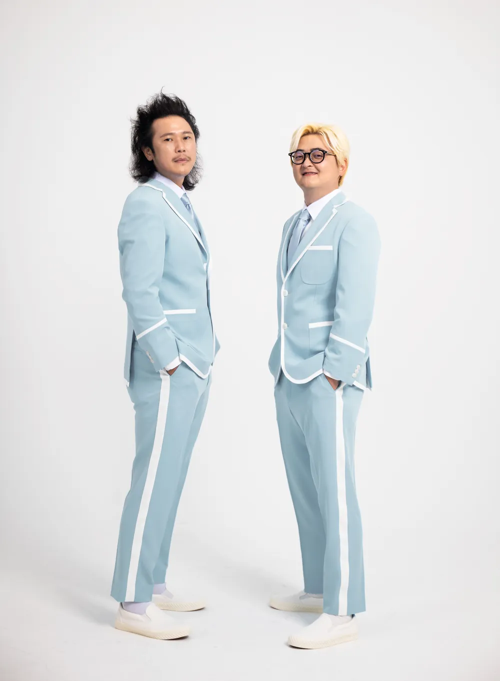 노란 수영복에 섹시한 몸매 어필하는 존예 처자