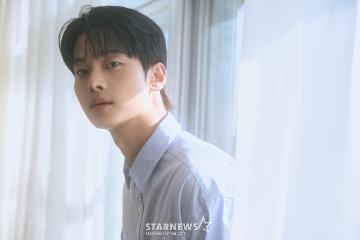 노란 수영복에 섹시한 몸매 어필하는 존예 처자