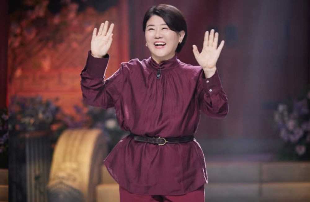 노란 수영복에 섹시한 몸매 어필하는 존예 처자