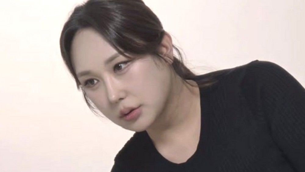 노란 수영복에 섹시한 몸매 어필하는 존예 처자