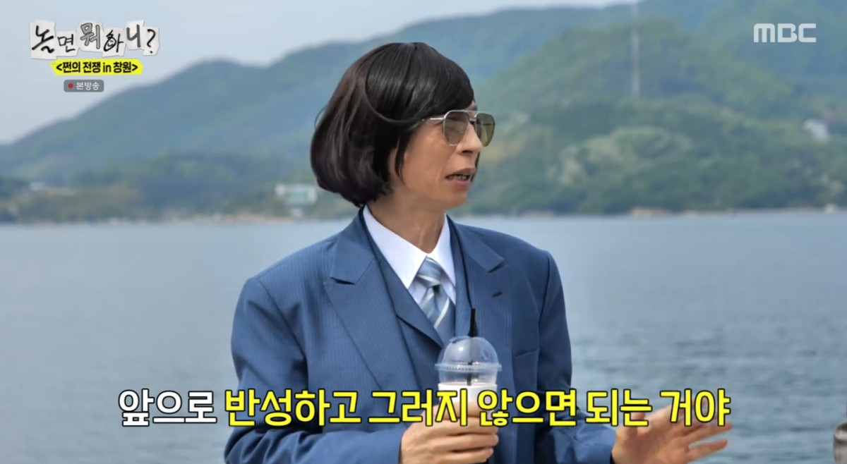 노란 수영복에 섹시한 몸매 어필하는 존예 처자
