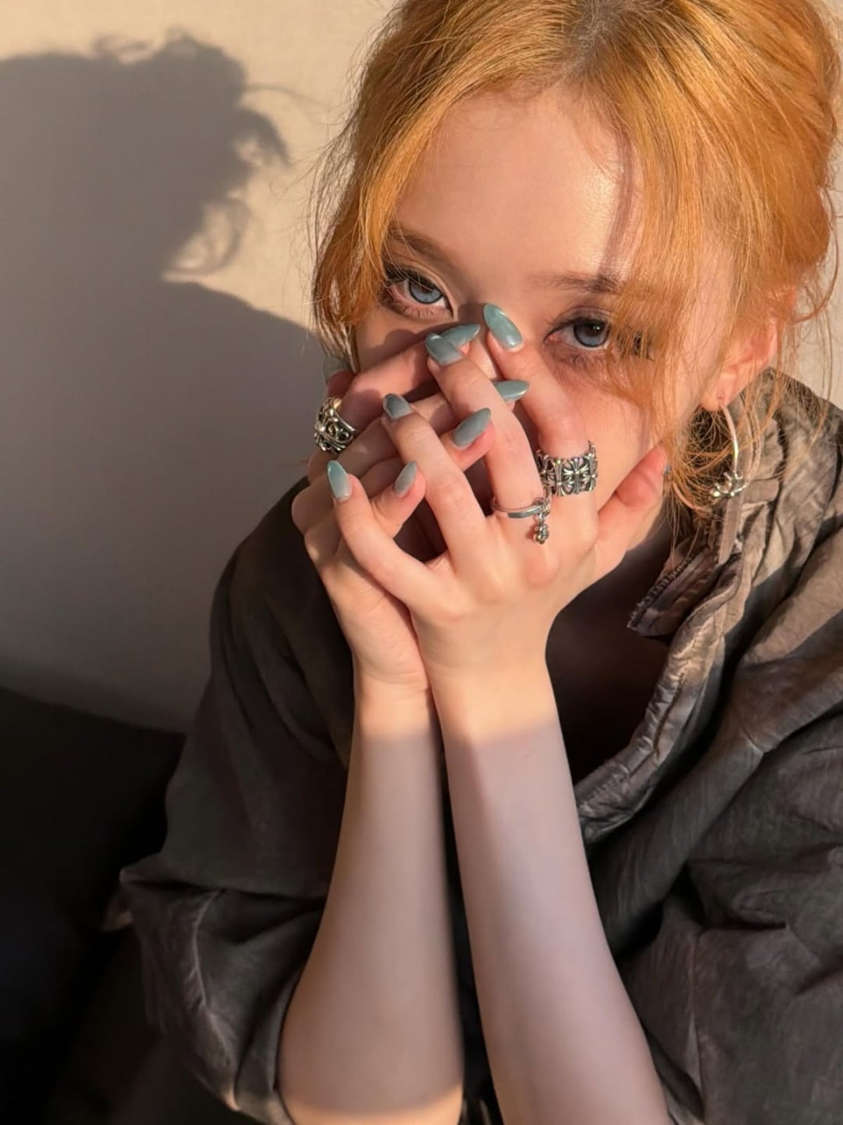 Winter Glows Up! aespa's Winter Shows Off Mature Vibe with Bleached Hair and a Sweet Touch Winter Glows Up! aespa's Winter Shows Off Mature Vibe with Bleached Hair and a Sweet Touch
