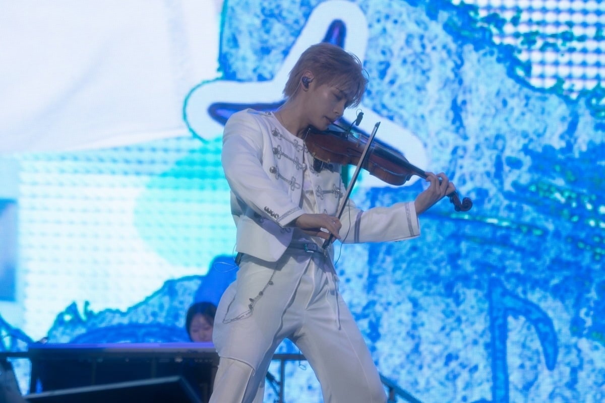 Band LUCY's Shin Ye-chan performing at the solo concert 'ISLAND'.