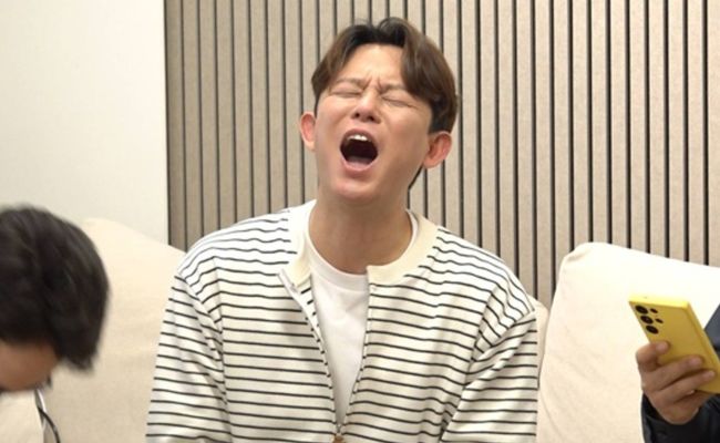 노란 수영복에 섹시한 몸매 어필하는 존예 처자