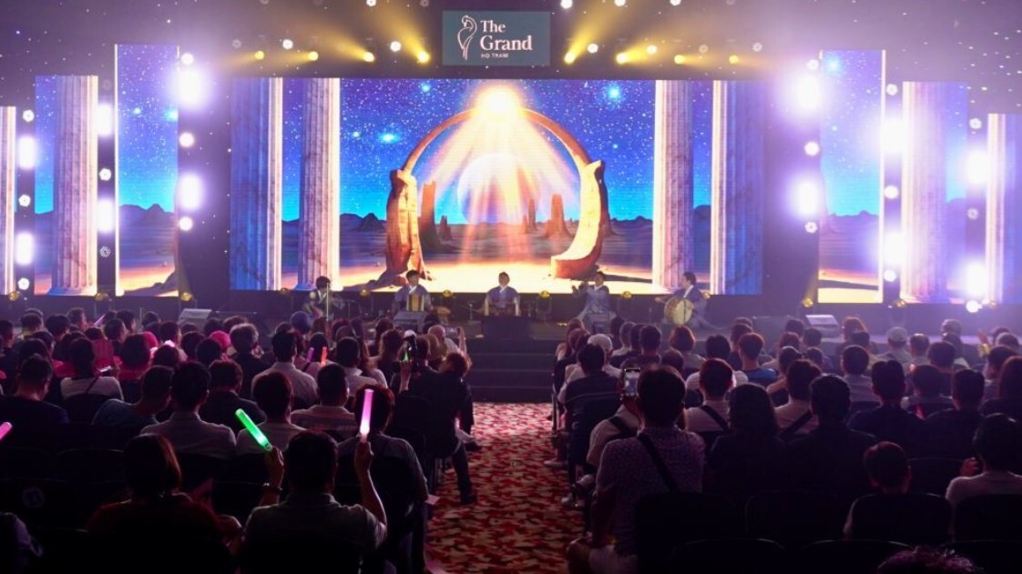 A spectacular scene where the entire audience became one and sang along during the 