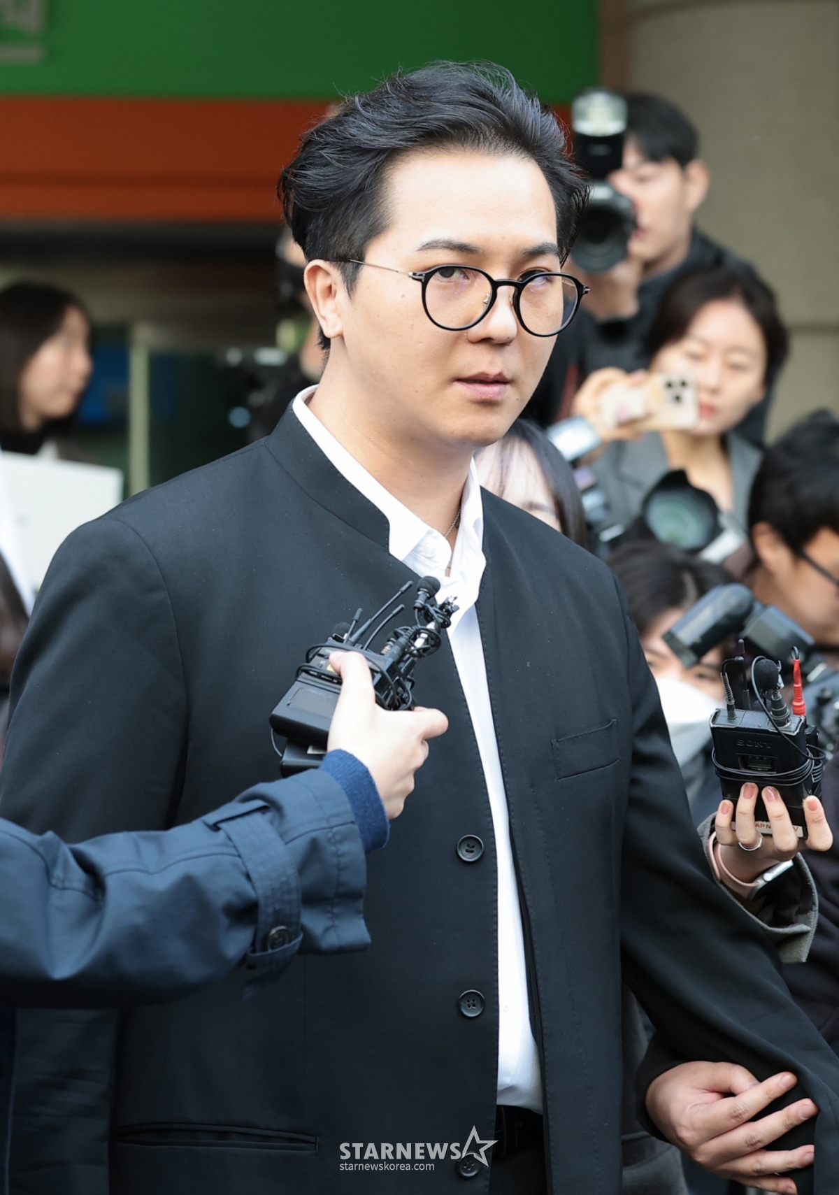 WINNER's Song Mino's Military Service Scandal: Did His Manager Help Him Fake Attendance? WINNER's Song Mino's Military Service Scandal: Did His Manager Help Him Fake Attendance?