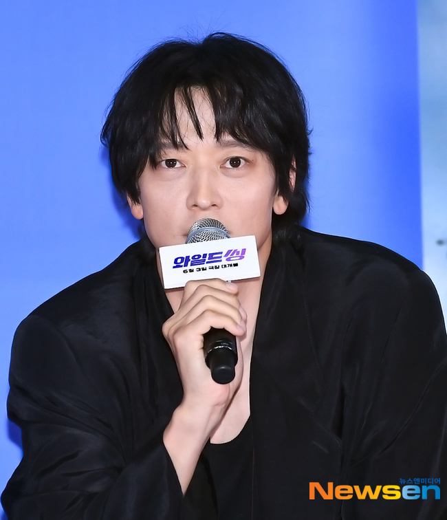 Gang Dong Won on Playing an Idol in 'Wild Thing': "It's the Complete Opposite of Acting!" Gang Dong Won on Playing an Idol in 'Wild Thing':