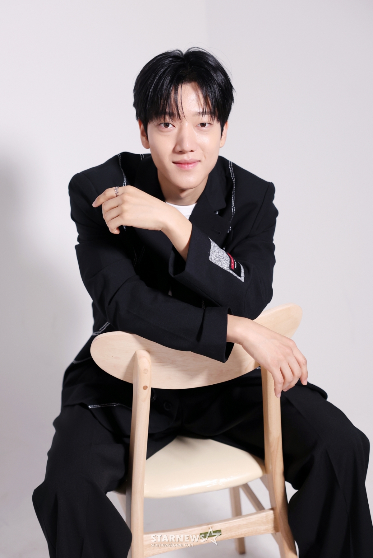 Lee Hyo-je of 'Girigo' Dives Into Anime and Games to Perfect His Role, Reflects on Co-star Baek Sun-ho's Acting! 2 Netflix 'Girigo' Lee Hyo-je interview