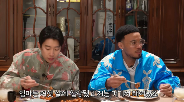 Anderson .Paak promoting his movie 'Kpops' on Sung Si-kyung's YouTube channel / Photo capture from Sung Si-kyung's YouTube channel