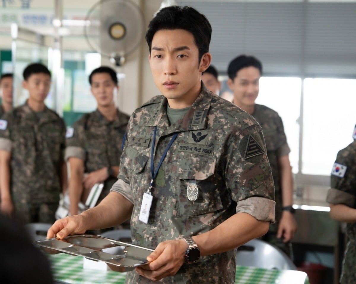 Gourmet Lee Sang-yi, Realist Son Suk-ku, and True Soldier Oh Dae-hwan: The "Modern Company Commanders" Perfecting K-Military Dramas Gourmet Lee Sang-yi, Realist Son Suk-ku, and True Soldier Oh Dae-hwan: The