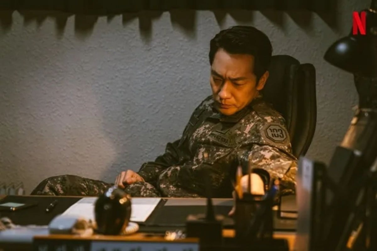 Gourmet Lee Sang-yi, Realist Son Suk-ku, and True Soldier Oh Dae-hwan: The "Modern Company Commanders" Perfecting K-Military Dramas 4 손석구가 'D.P.'에서 변모하는 캐릭터를 설득력 있게 표현했다. / 사진제공=넷플릭스