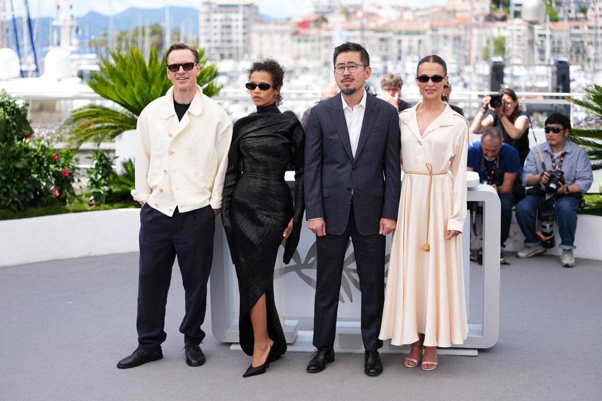 "What Did I Just See?" Na Hong-jin's SF Epic 'HOPE' Shakes Up Cannes with Polarizing Reviews and Strong Scores! 5 Cast and crew at the Cannes premiere