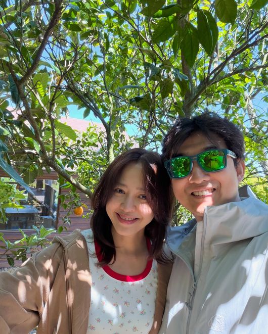 Actress Kang Seong-yeon Reveals Husband is Neurologist Jang Min-wook! Actress Kang Seong-yeon Reveals Husband is Neurologist Jang Min-wook!