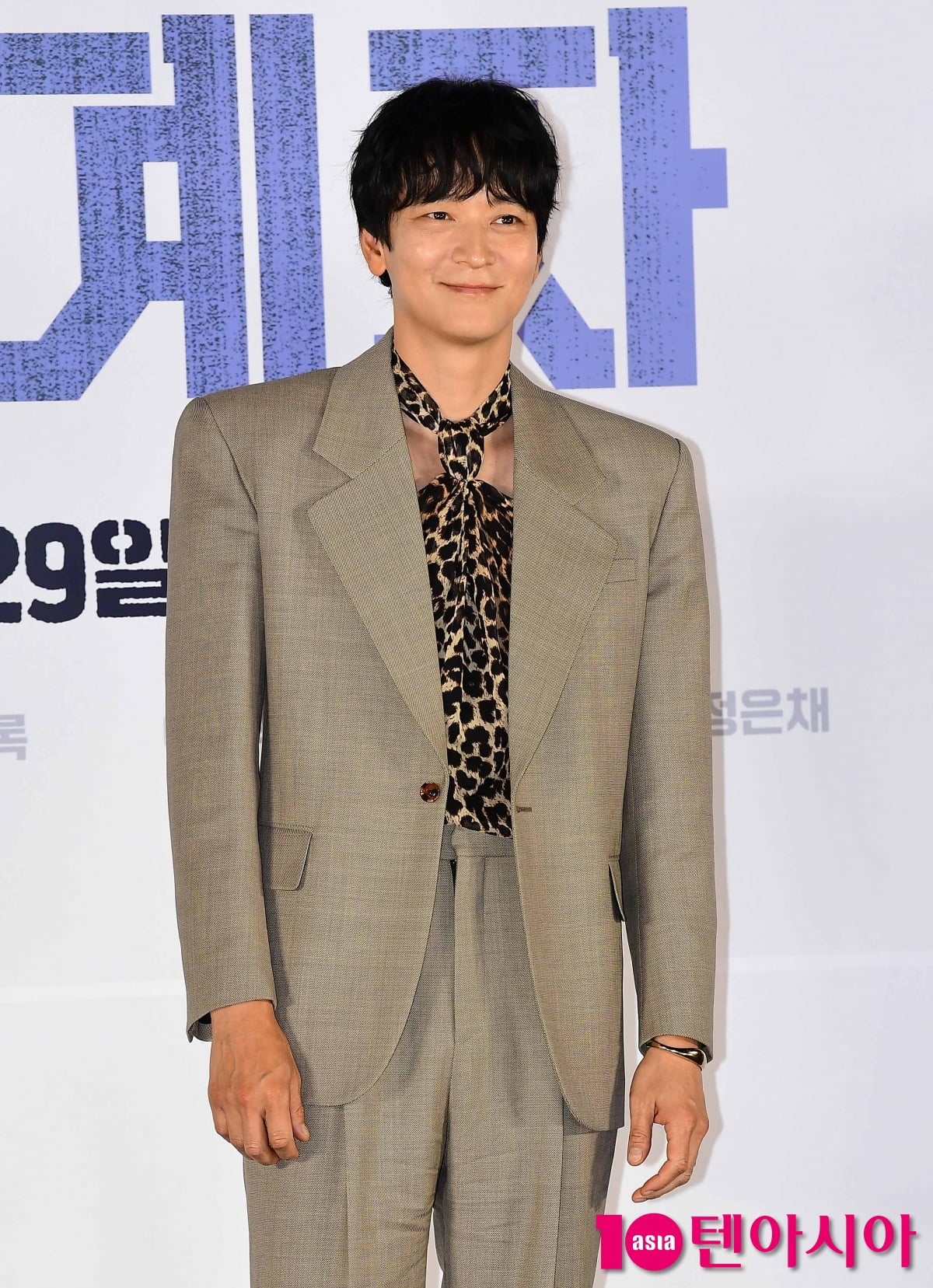 Ageless at 45! Gang Dong-won Stuns in Giant Ribbons and Leopard Halter Necks 3 TenAsia DB